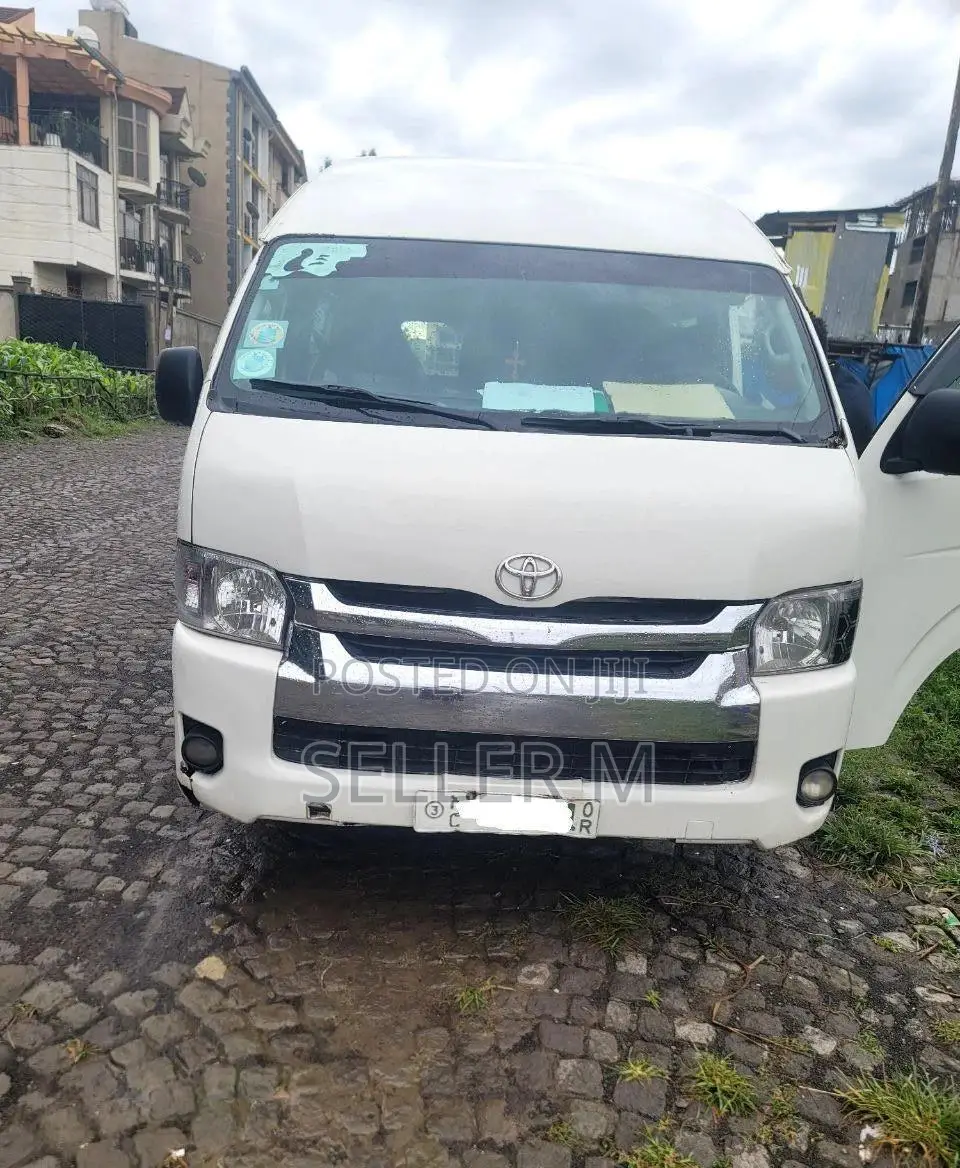 Toyota HiAce 2005 White
