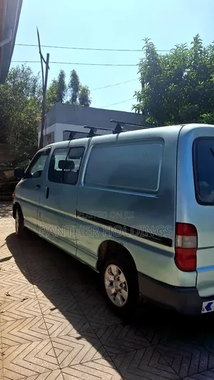 Toyota HiAce 2000