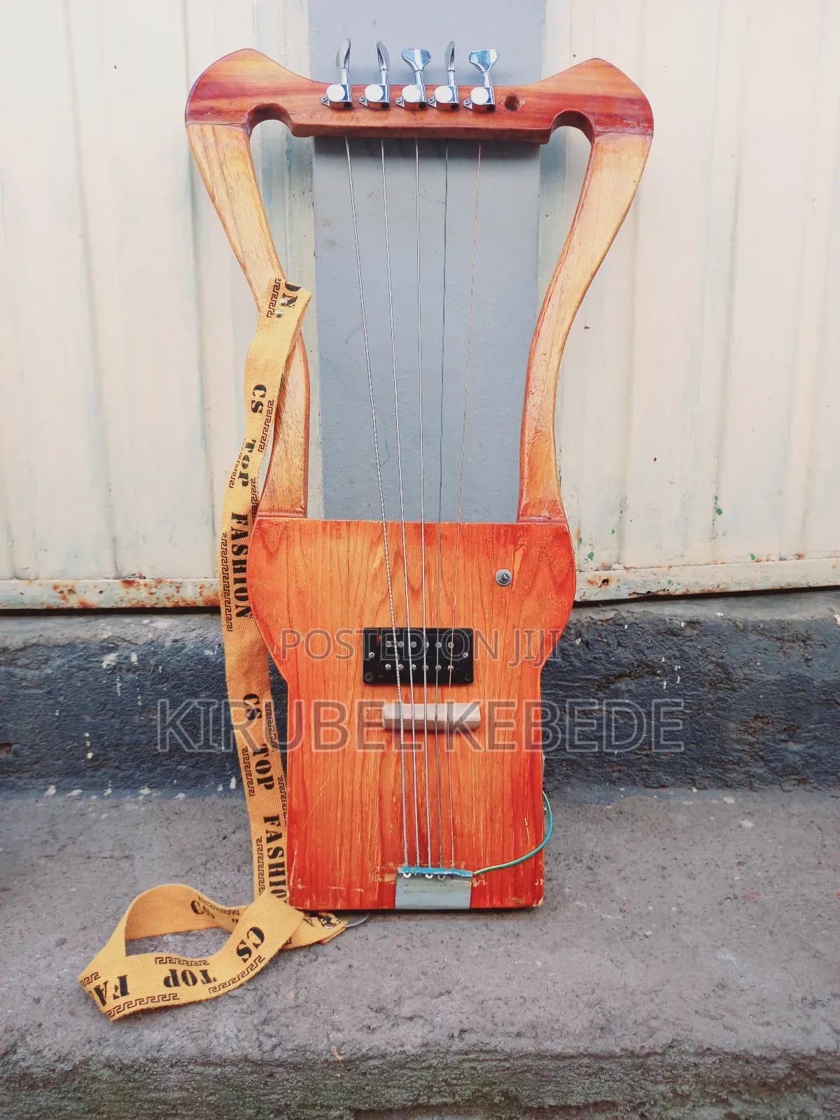 አስቸኳይ የሚሸጥ ቤዝ ክራር