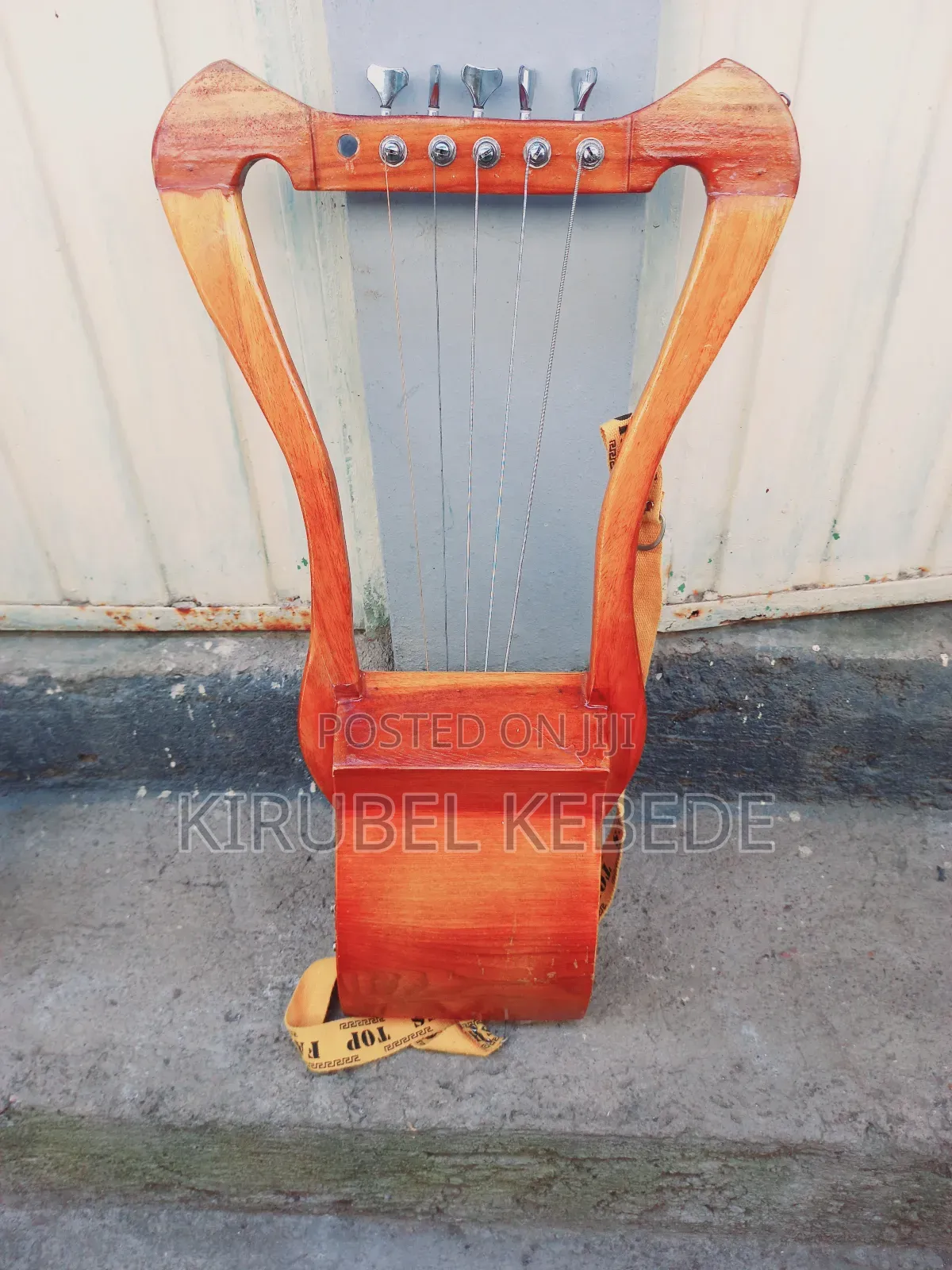 አስቸኳይ የሚሸጥ ቤዝ ክራር