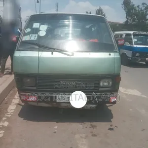 Photo - Toyota HiAce 1985 Grey