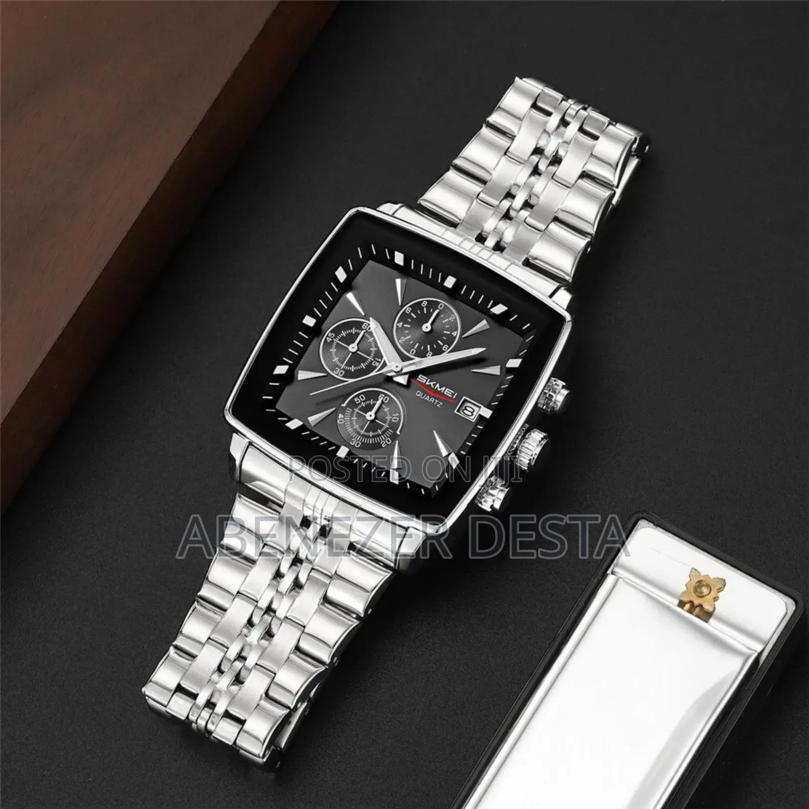 Skmei 2434 Quartz Watch With a Black Dial and Stainless Steel Band