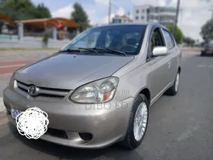 Photo - Toyota Platz 2005