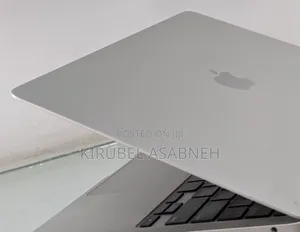 New Laptop Apple MacBook Pro 2022 M2 8GB Apple M2 SSD 256GB