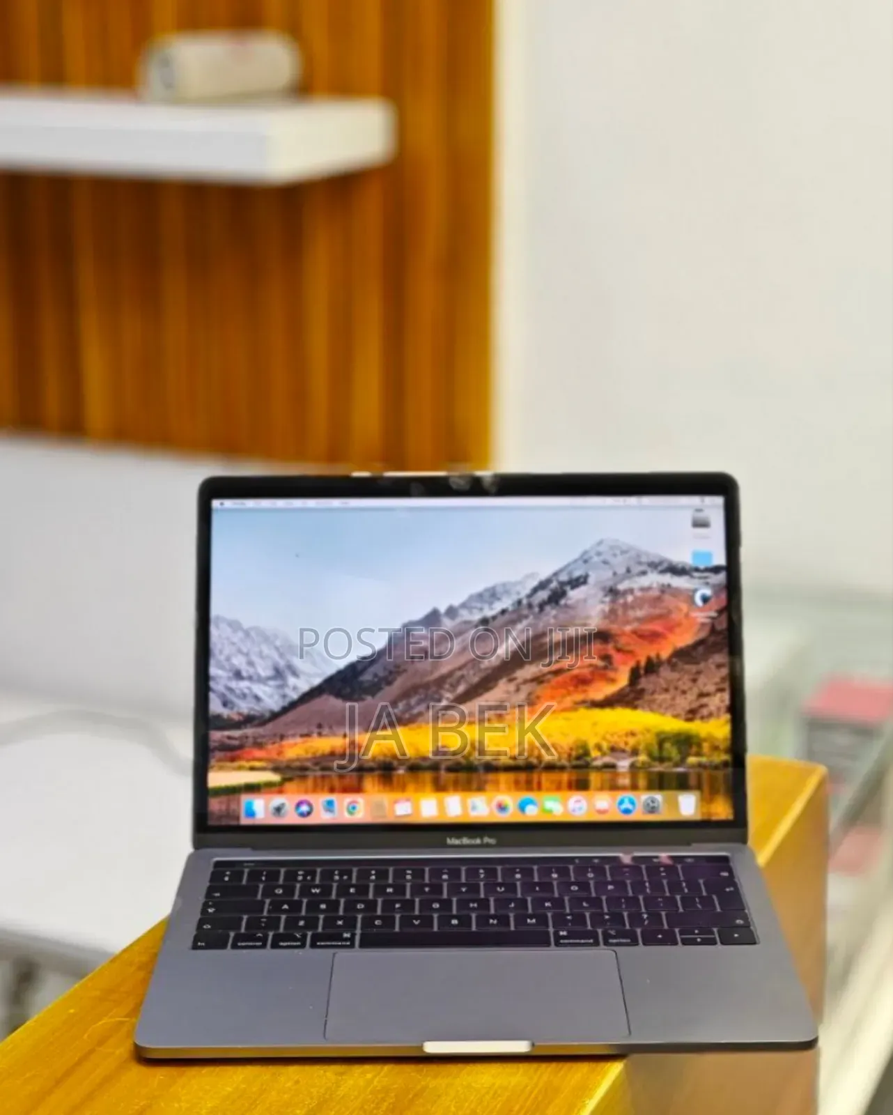 New Laptop Apple MacBook Pro 2019 16GB Intel Core I5 SSD 256GB