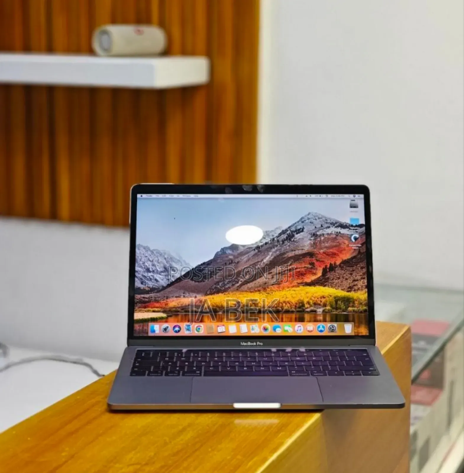 New Laptop Apple MacBook Pro 2019 16GB Intel Core I5 SSD 256GB