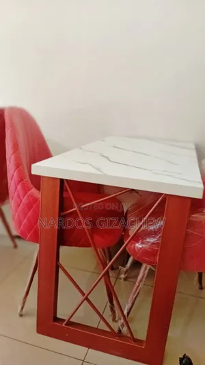 Manicure Table