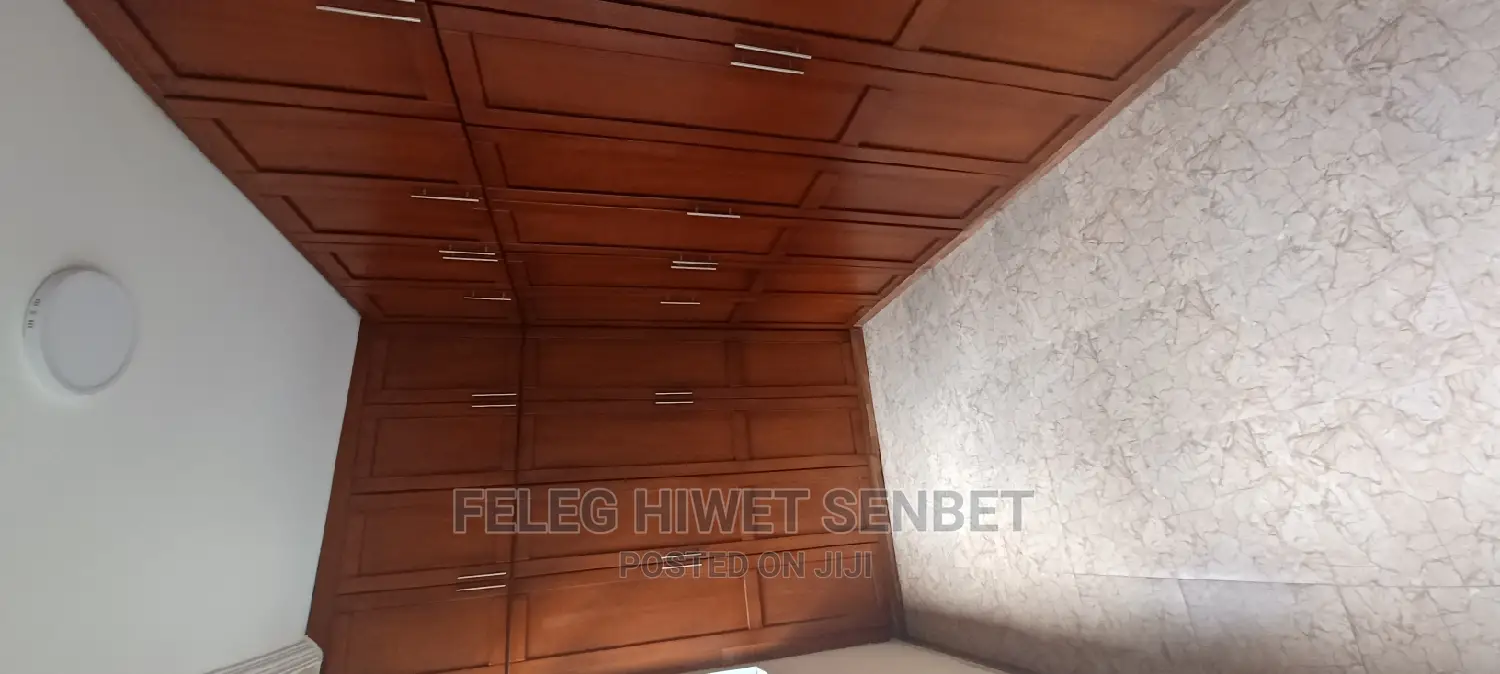 5bdrm House in አአ, Bole for Sale