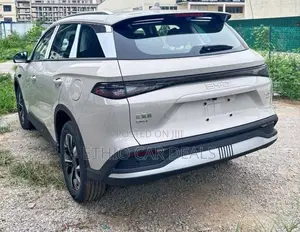 BYD Seal DM-i 2025 Off white