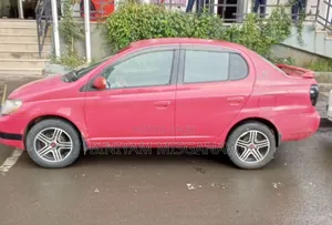 Toyota Platz 2001 Red
