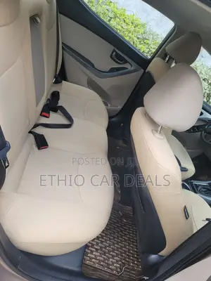 Hyundai Elantra SE 4dr Sedan (1.8L 4cyl 6M) 2015 Brown