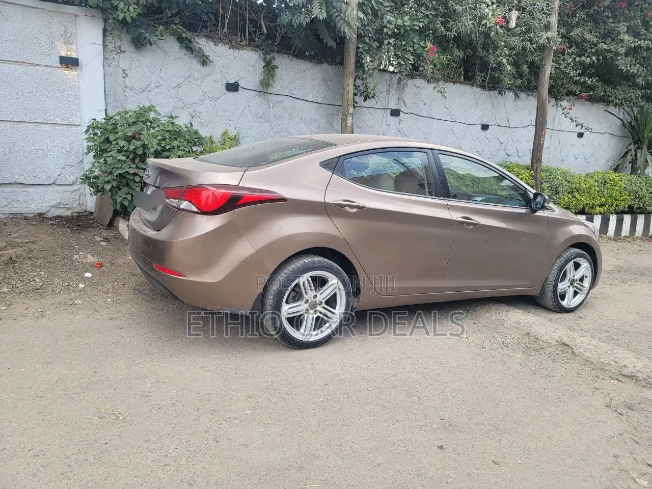 Hyundai Elantra SE 4dr Sedan (1.8L 4cyl 6M) 2015 Brown