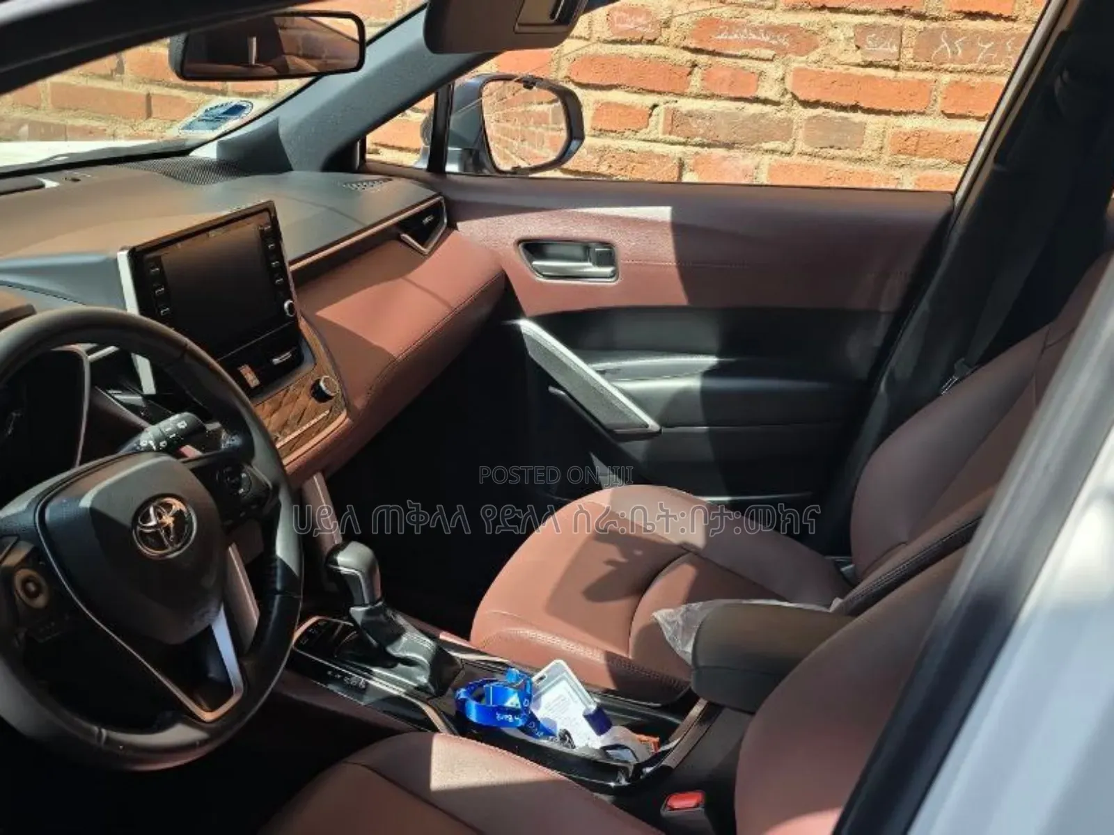 Toyota Corolla Cross Hybrid 2024 White