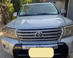 Photo - Toyota Land Cruiser 2012 Off white