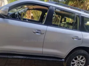 Toyota Land Cruiser 2012 Off white