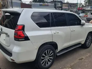 Photo - Toyota Land Cruiser Prado 2022 White