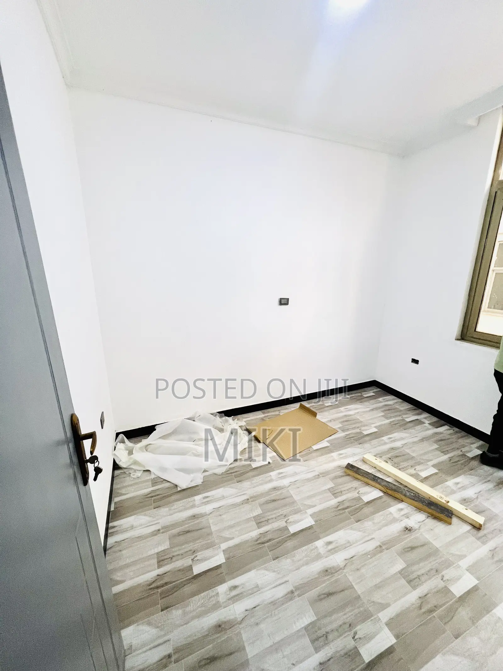 Furnished 5bdrm Apartment in Diaspora, Nifas Silk-Lafto for sale