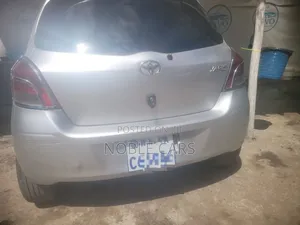 Toyota Yaris 2010 Silver
