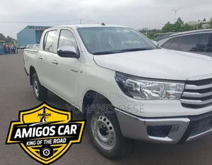 Photo - Toyota Hilux 2023 Beige