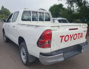 Toyota Hilux 2023 Beige