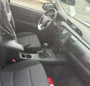 Toyota Hilux 2023 Beige