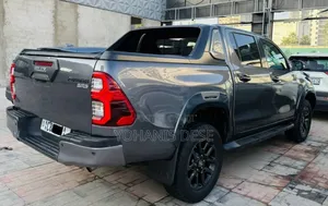 Toyota Hilux 2023 Beige