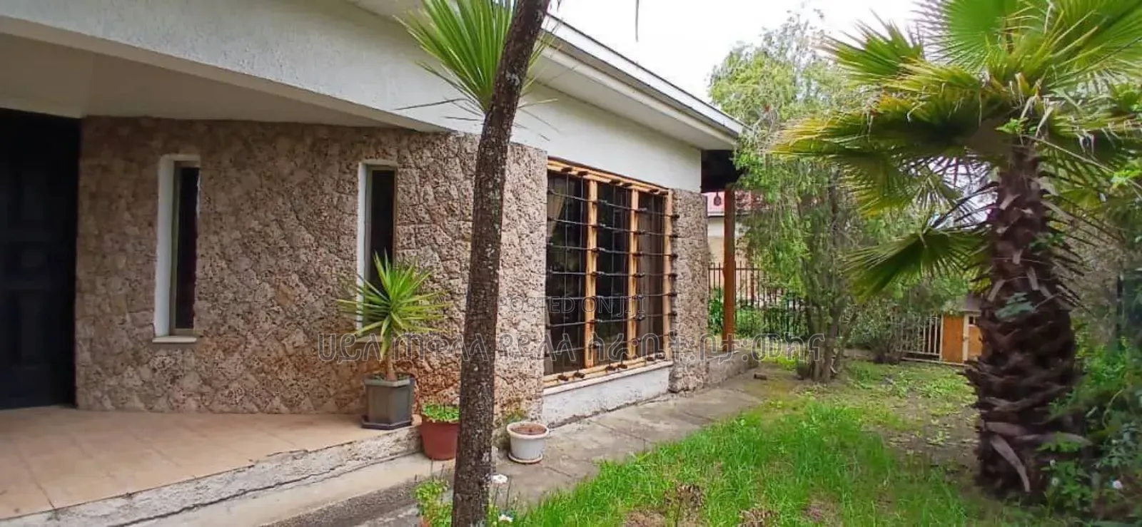 Furnished 5bdrm Villa in ለገጣፎ ሮፋክ ሪልስተት, Oromia-Finfinne for sale