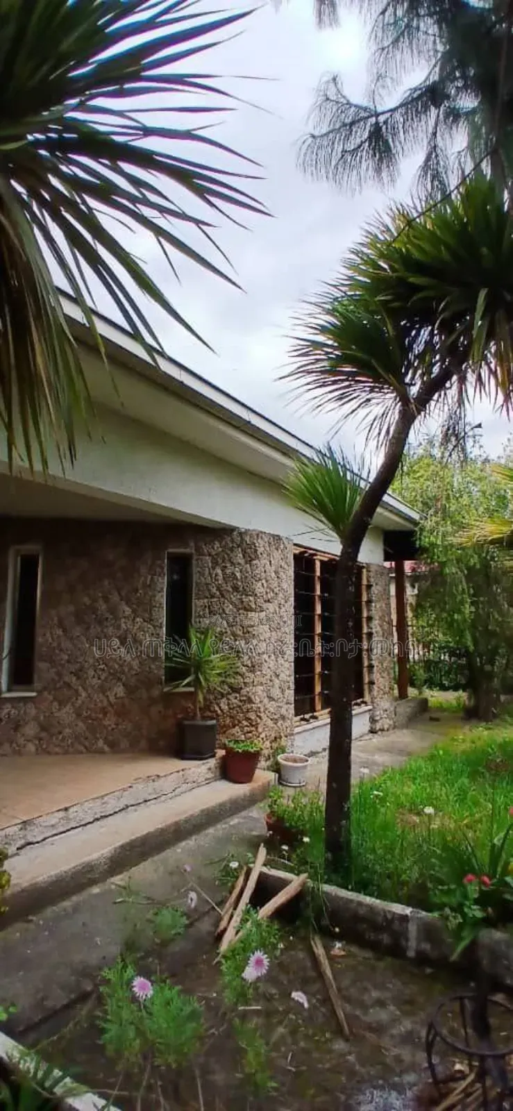 Furnished 5bdrm Villa in ለገጣፎ ሮፋክ ሪልስተት, Oromia-Finfinne for sale