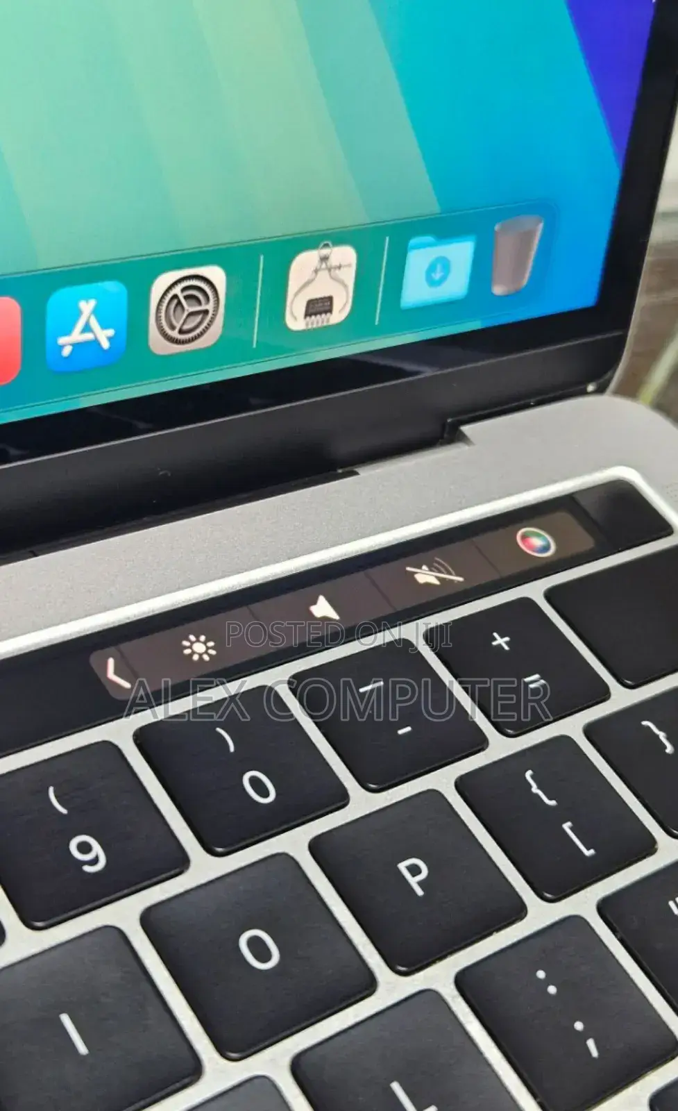 New Laptop Apple MacBook Pro 2019 8GB Intel Core I5 SSD 128GB