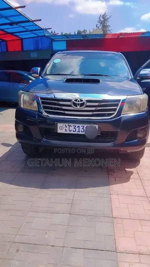 Toyota Hilux 2012 Black
