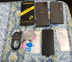 Photo - New Samsung Galaxy S25 FE 128 GB Blue