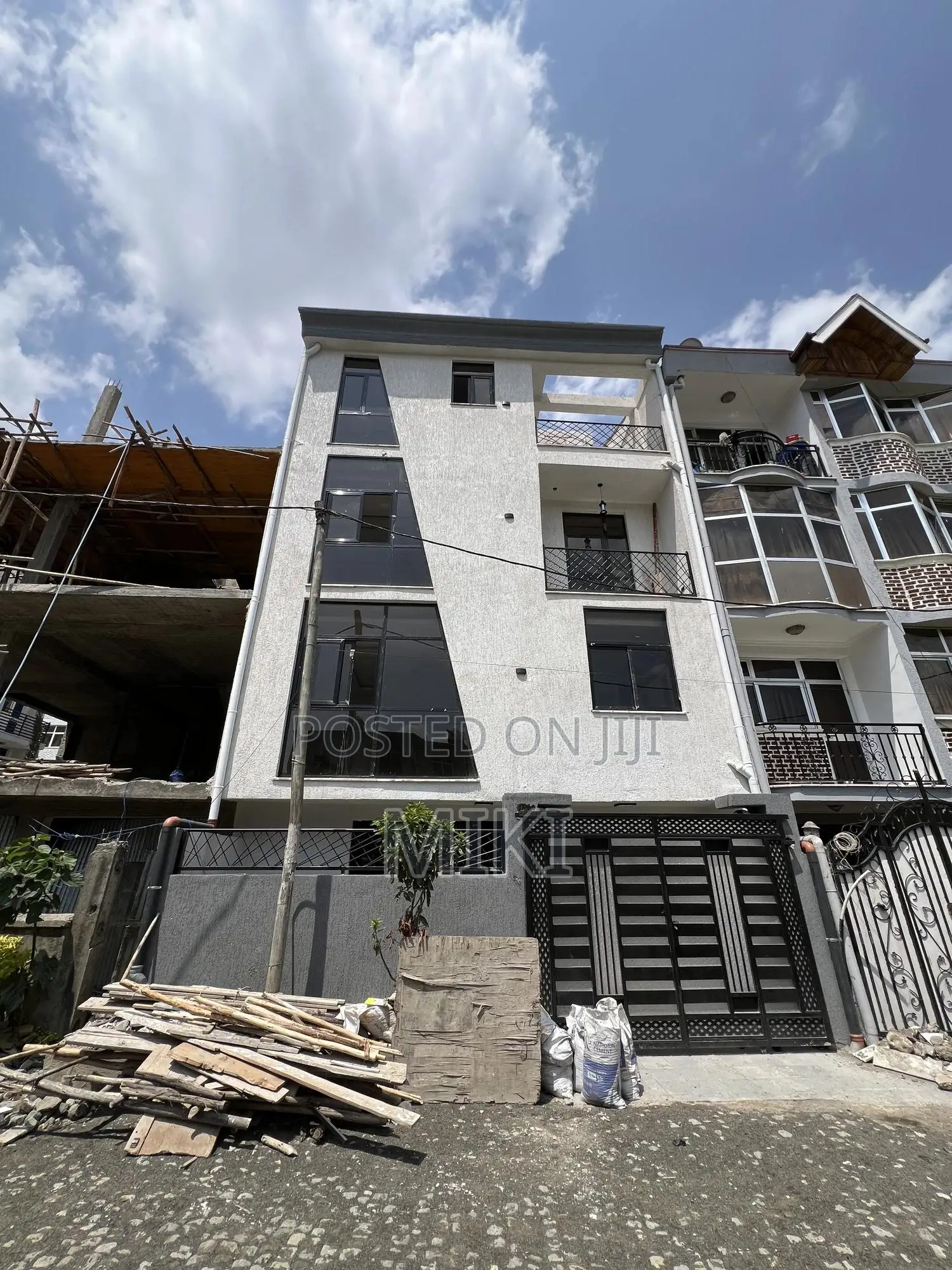 Furnished 5bdrm Townhouse/Terrace in Diaspora, Nifas Silk-Lafto