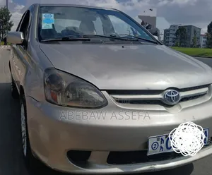 Photo - Toyota Platz 2005