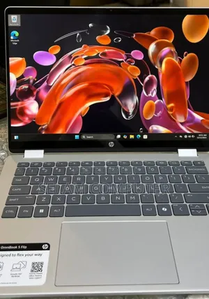 Photo - New Laptop HP OmniBook 5 16" 16GB Intel Core I7 SSD 1T