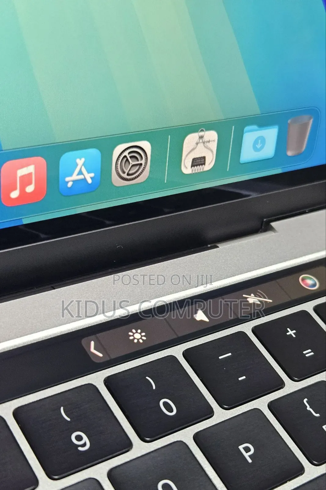 New Laptop Apple MacBook Pro 2019 8GB Intel Core I5 SSD 128GB