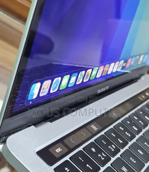 New Laptop Apple MacBook Pro 2019 8GB Intel Core I5 SSD 128GB