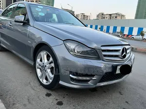 Photo - Mercedes-Benz C200 2012 Gray