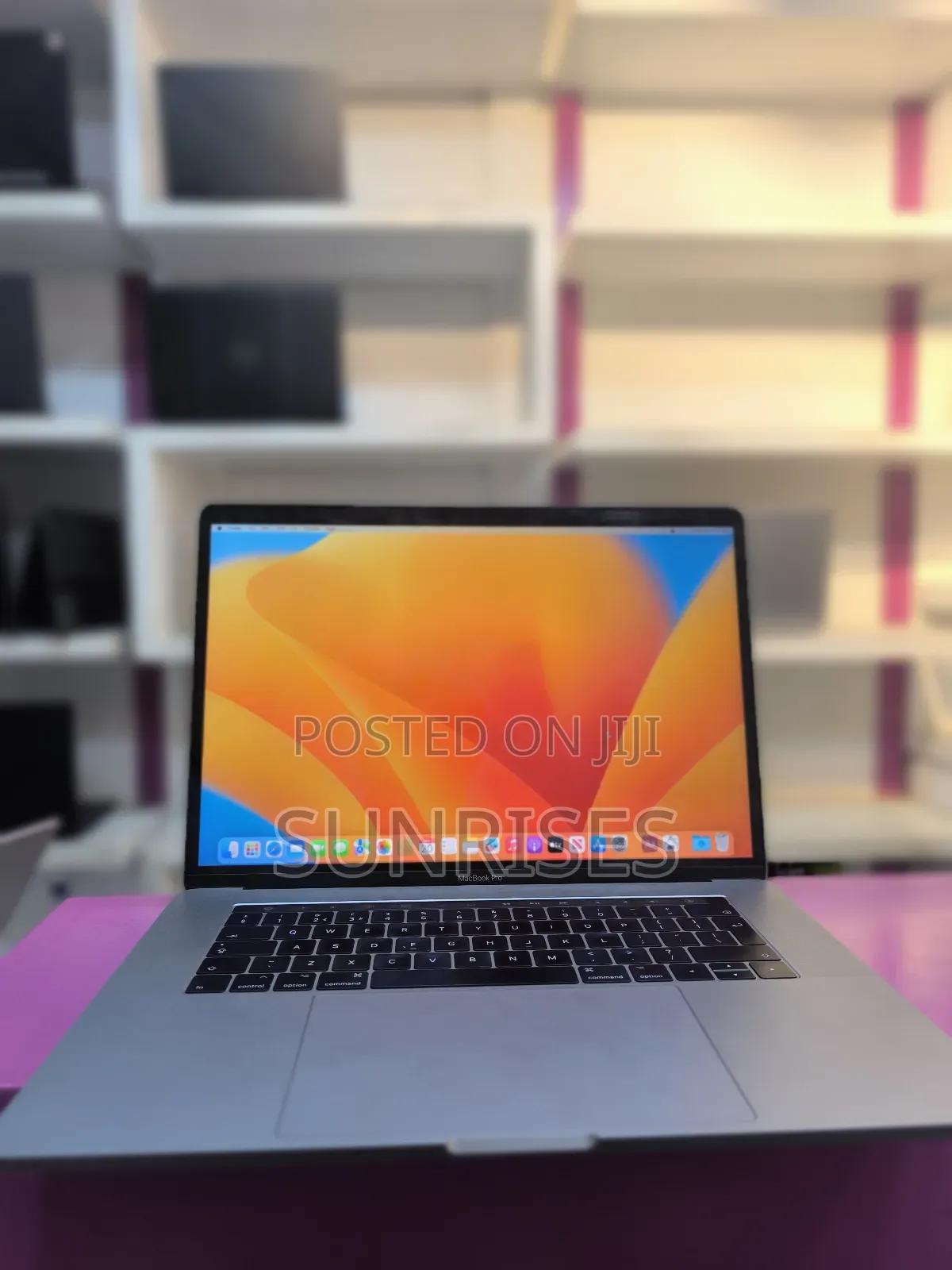 New Laptop Apple MacBook Pro 2017 16GB Intel Core I7 SSD 512GB