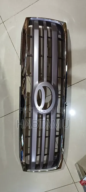 Photo - Toyota Landcruiser 105 Grill