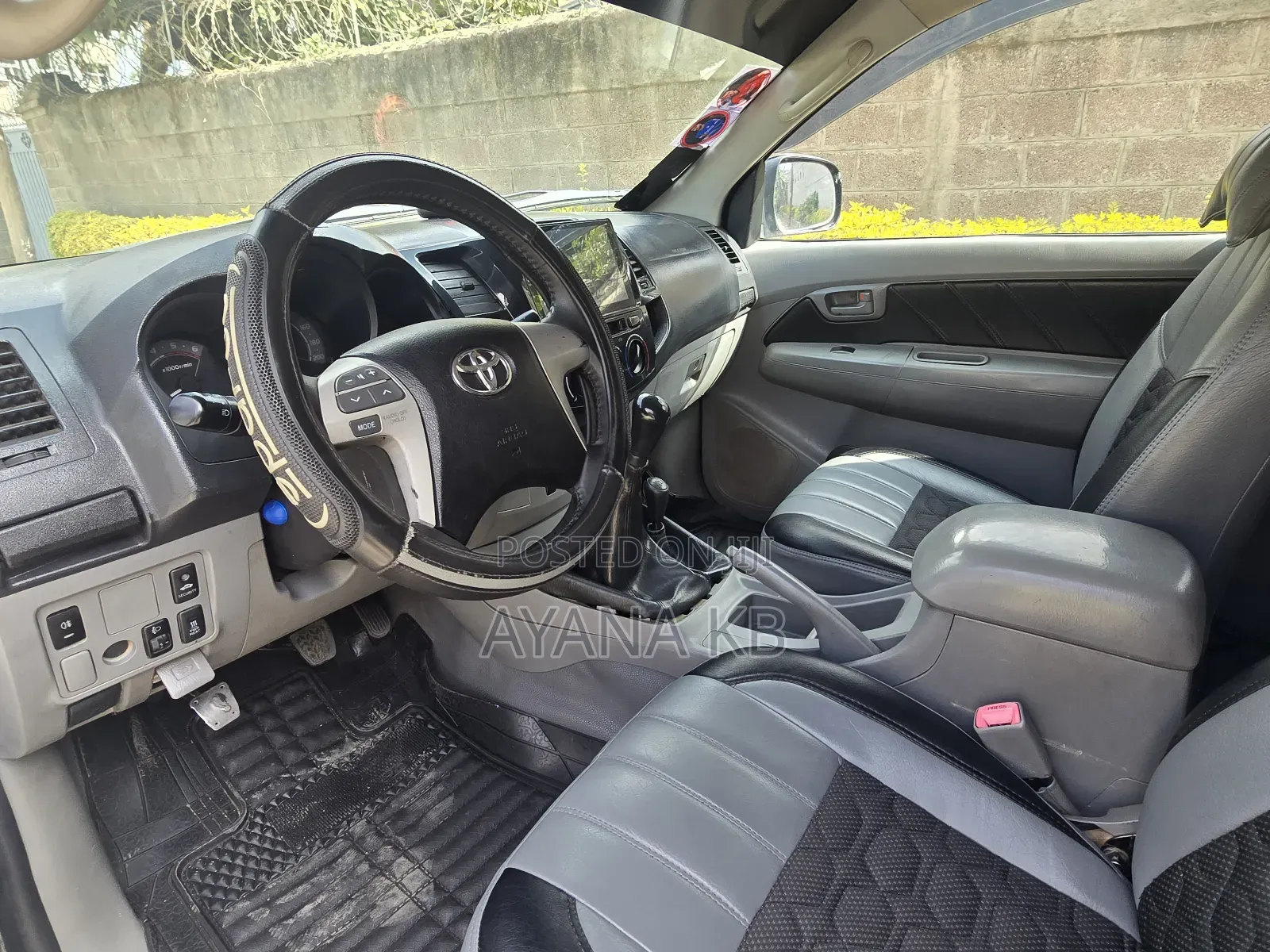 Toyota Hilux 2010 Black