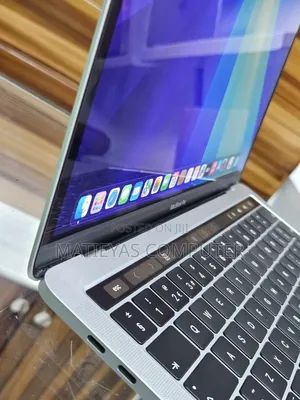 New Laptop Apple MacBook Pro 2019 8GB Intel Core I5 SSD 128GB