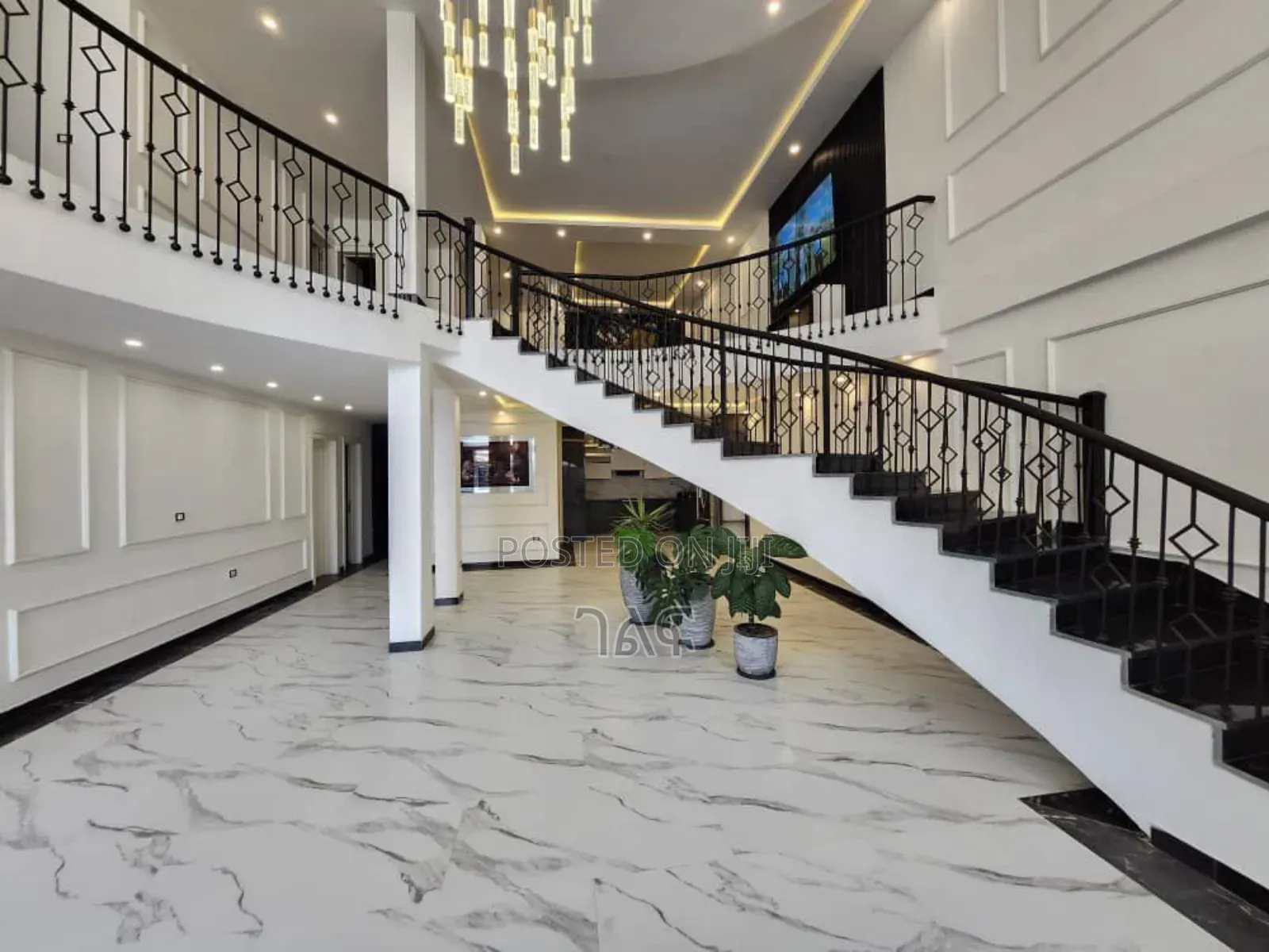 8bdrm Apartment in ለሽያጭ የወጣ ዘመናዊ መኖሪያ, Bole for sale