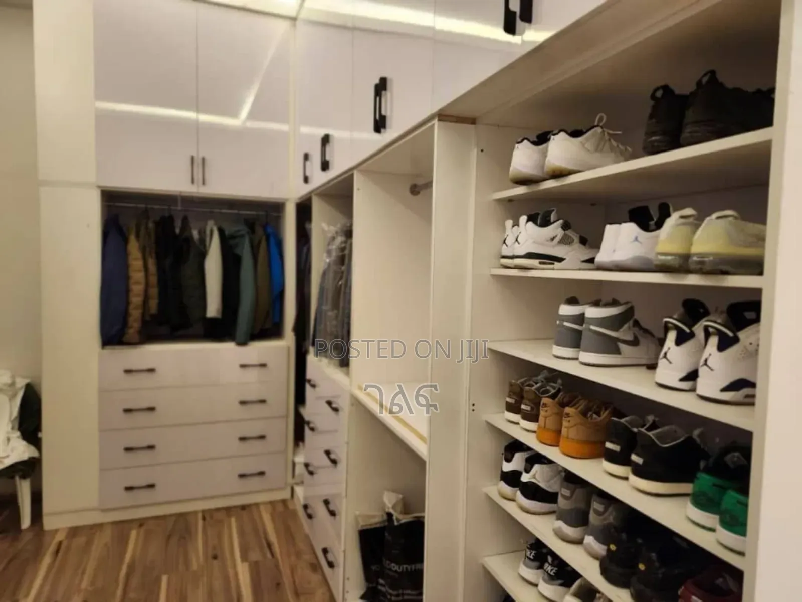 8bdrm Apartment in ለሽያጭ የወጣ ዘመናዊ መኖሪያ, Bole for sale