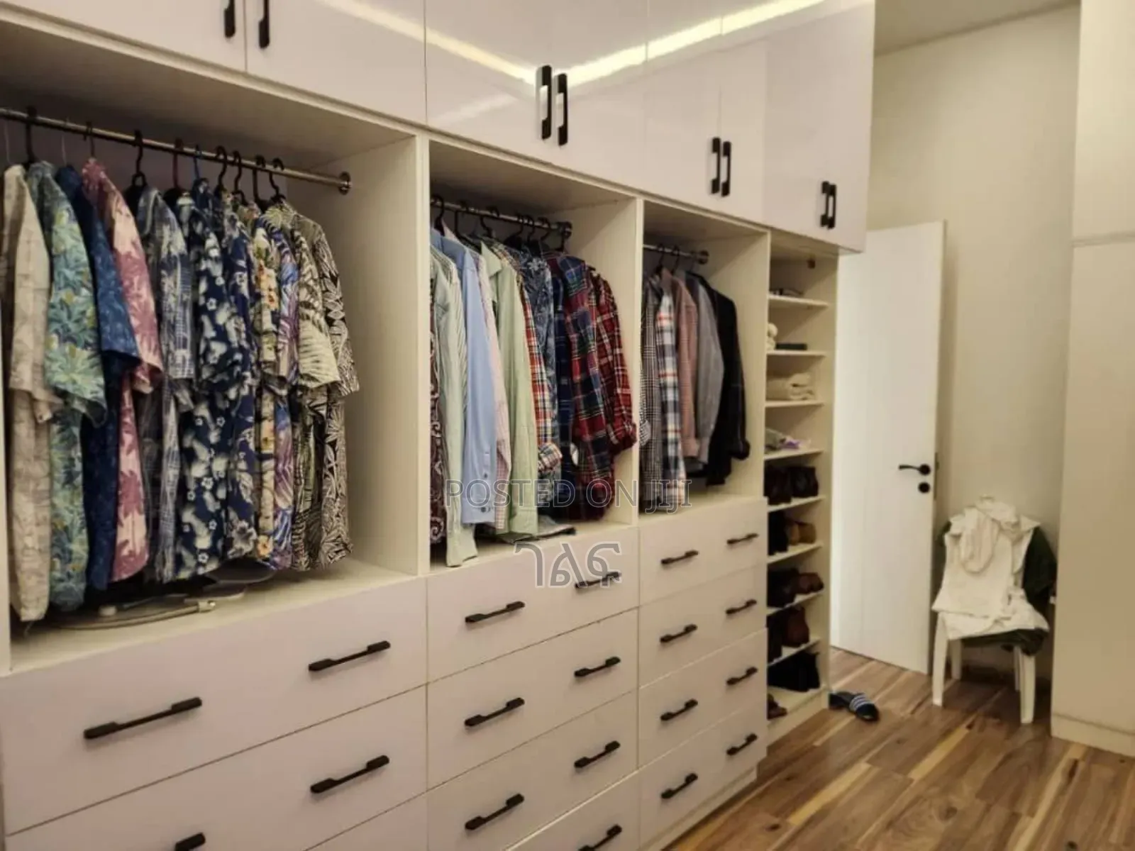 8bdrm Apartment in ለሽያጭ የወጣ ዘመናዊ መኖሪያ, Bole for sale