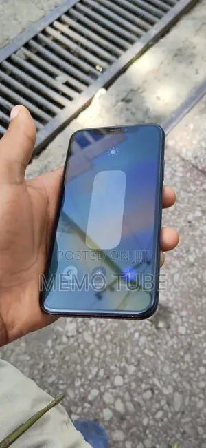 Apple iPhone X 64 GB Black