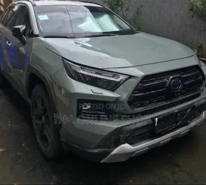 Photo - Toyota RAV4 2023 Silver