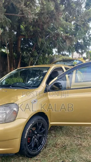 Photo - Toyota Vitz 1999 Gold