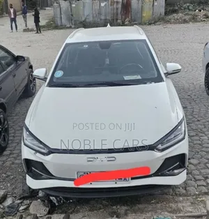 BYD E2 43 kWh 94 hp FWD 2024 Ivory