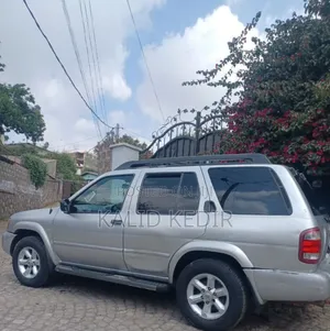 Nissan Pathfinder 2004 Silver