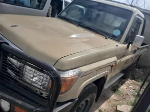 Toyota Hilux 2012 Ivory